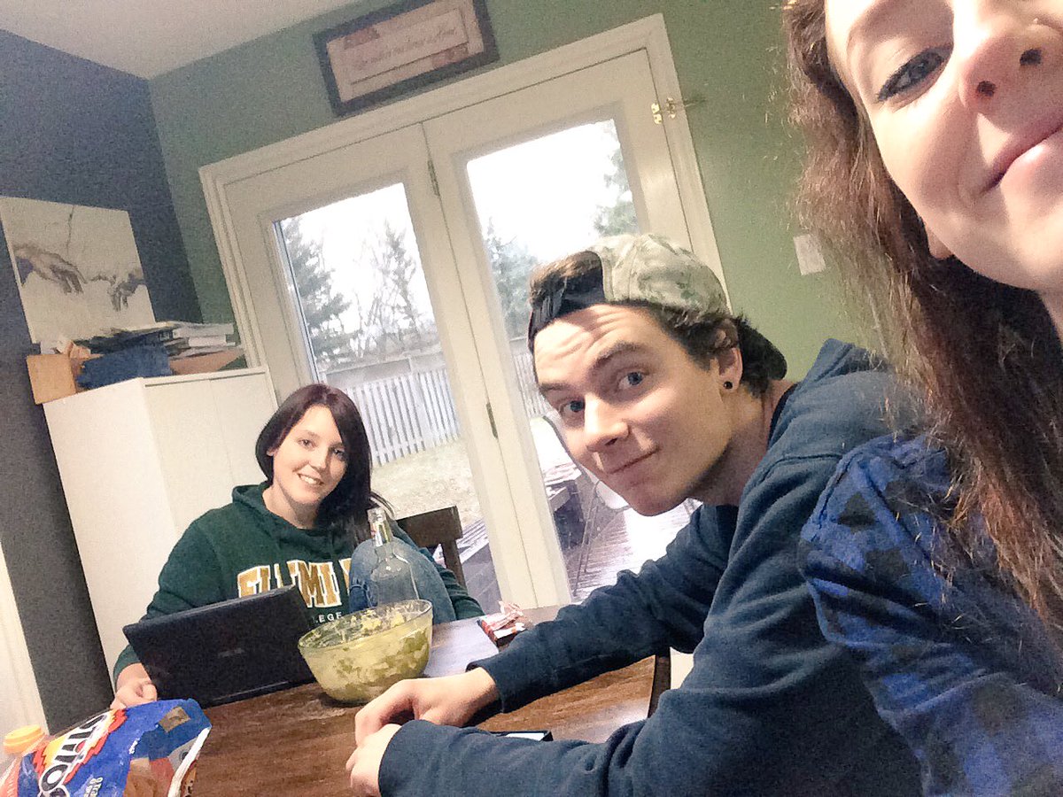 andreabruinsma's tweet photo. @jesseajf our first relationship photo.. And my sister is in it. #classic #thirdwheelalways https://t.co/dyJYVUw7NG