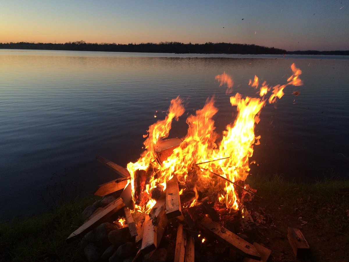 BlueCedarAngel's tweet photo. Aboriginal People need a #placetopray Off Indian Reserves @JustinTrudeau #burning #fire #Spirituality #MMIW #Canada https://t.co/nB4oer4WNT