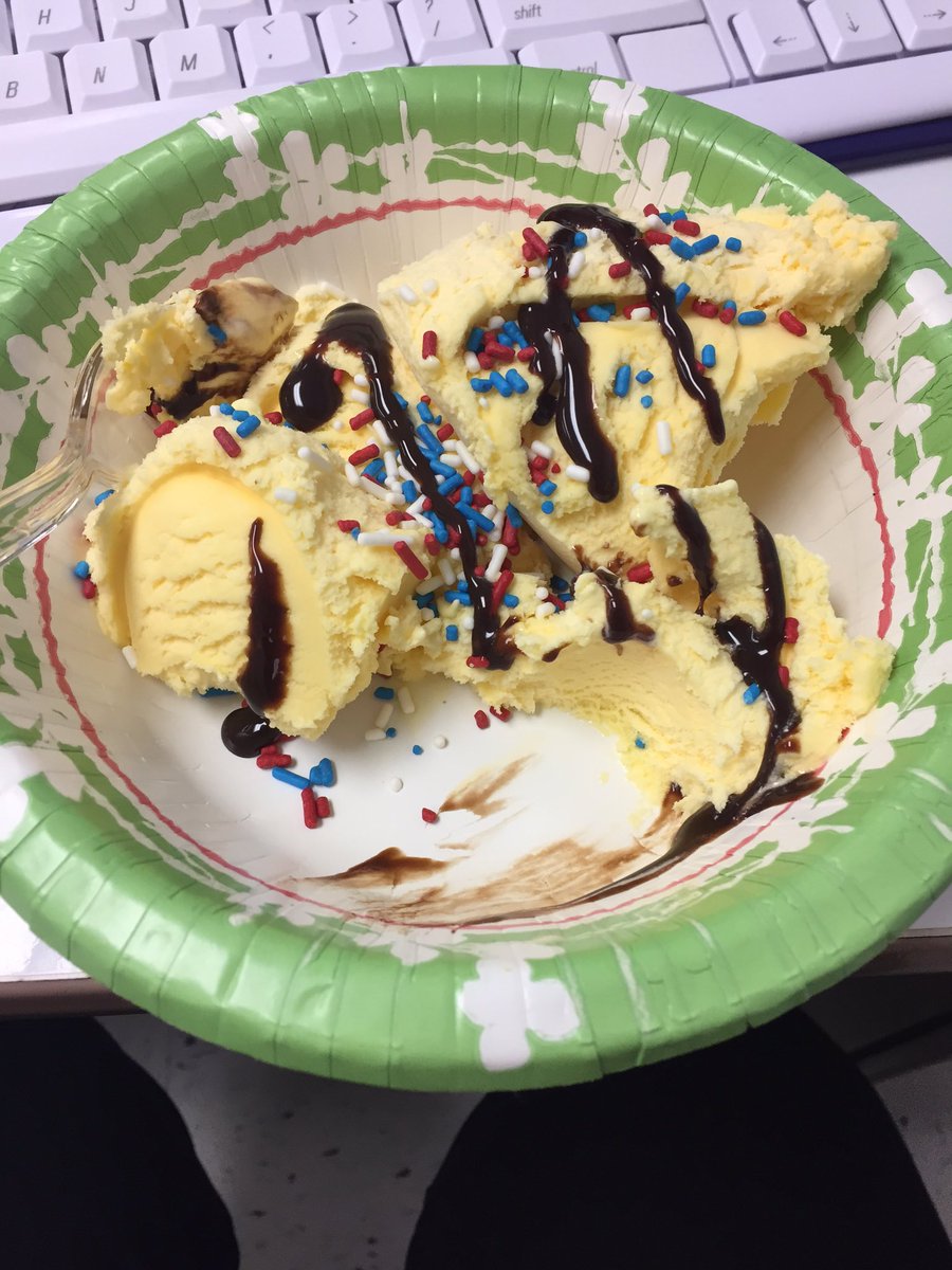 Mrshenningsen's tweet photo. Thanks @MichaelKline1, @BBrustkern, and @laurajacobsen12 for the report card motivation! @EdWhiteElem #sundaebest https://t.co/AwGT8T2EAc