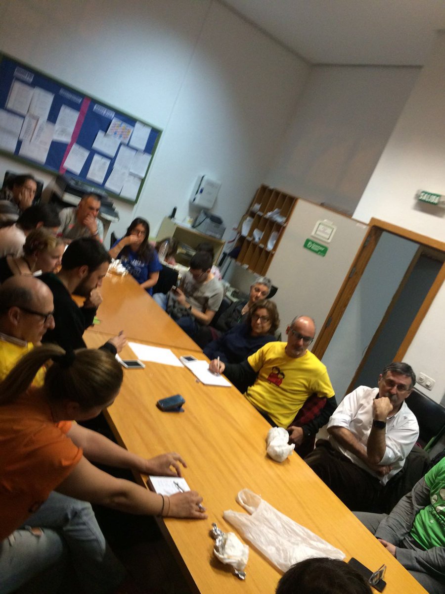 CarlosDPonciano's tweet photo. Treballant per L'Escola Pública i en Valencià #RevertirRetallades CEIP Cervantes @educacio_ccoopv @ccoopv @feccoo https://t.co/LVWqVTIszh