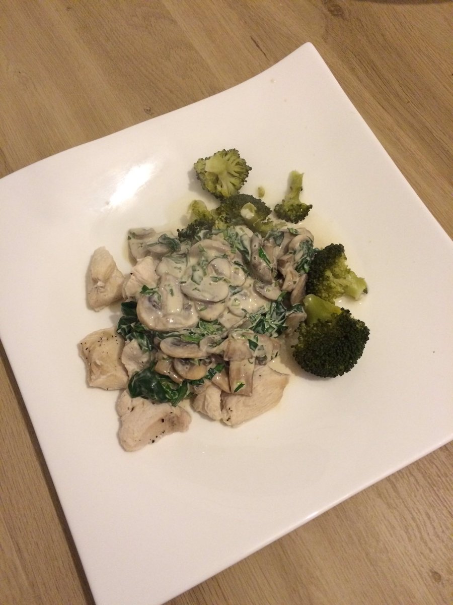 LeoWPearse's tweet photo. @thebodycoach chicken with creamy wild mushroom and tarragon sauce #Leanin15 https://t.co/eyffRwZ2wp