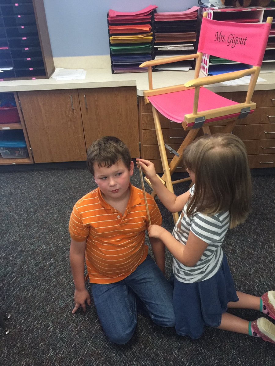 LESGigoutReads's tweet photo. Hands on practice for measurement? Nope-body on practice! #mathISfun #partnerpractice=funpractice #cpesloveslearning https://t.co/3Fl9xaGrQE