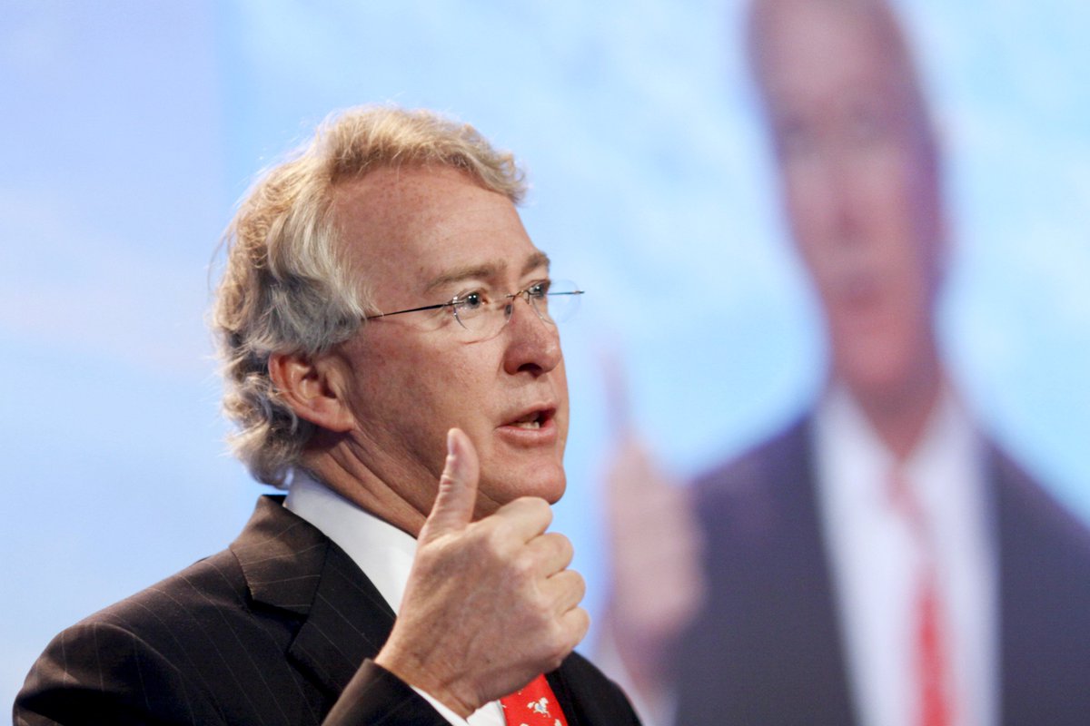 BREAKING: Former Chesapeake CEO Aubrey McClendon dead after car accident, police say bloom.bg/1TRbWSf