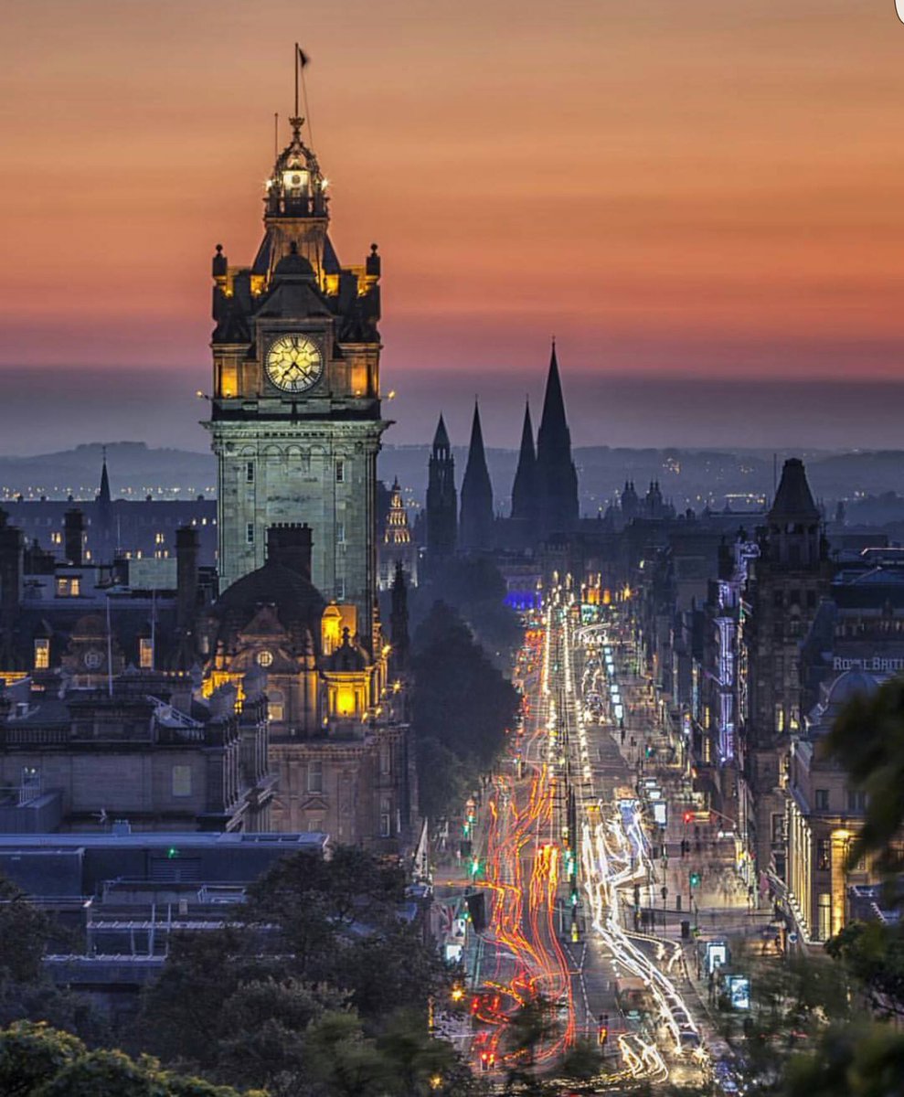LuxuryGrade's tweet photo. Magical Edinburgh https://t.co/BF6sYEdAmr