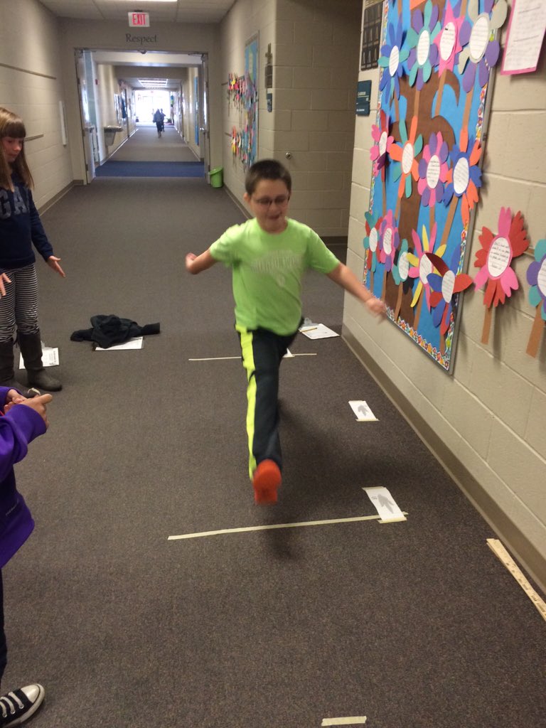 AllisonHesterma's tweet photo. Can you out run a dinosaur? @AndoverSchools #smokesnerds https://t.co/56iOV0bRwG