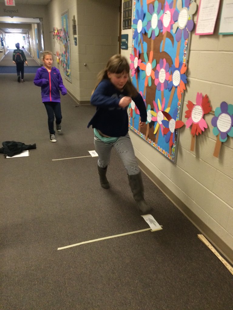 AllisonHesterma's tweet photo. Can you out run a dinosaur? @AndoverSchools #smokesnerds https://t.co/56iOV0bRwG