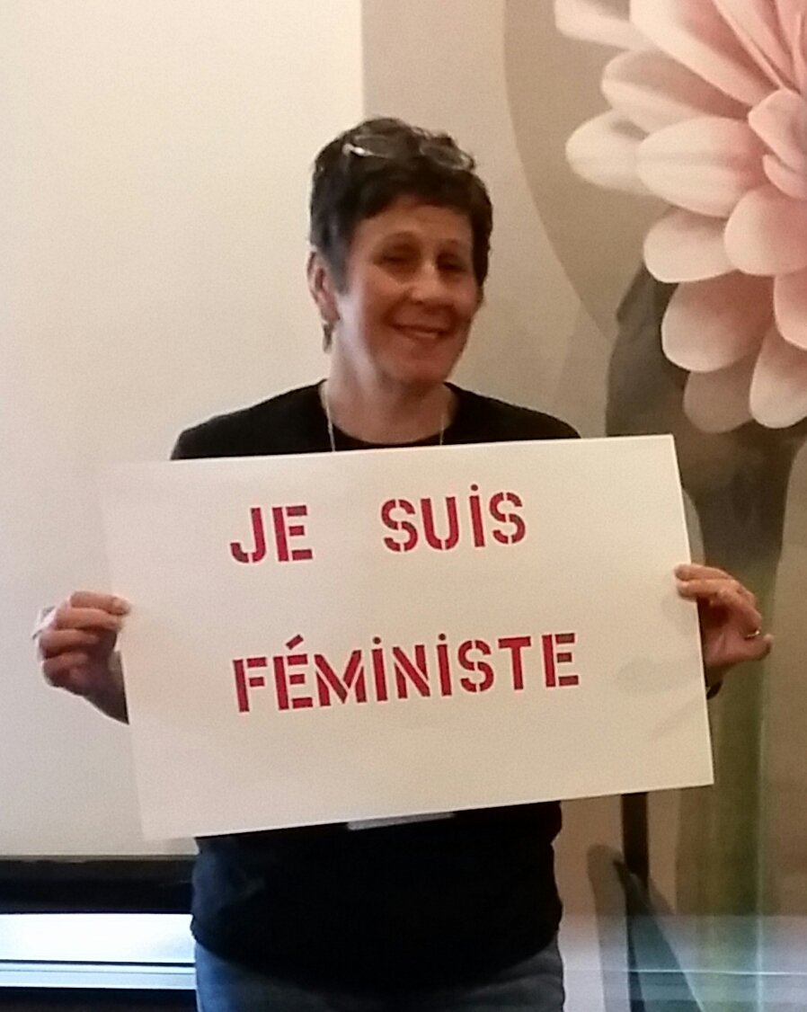 #LiseTheriault #ConditionFeminine
Moi je suis fière de dire que je suis féministe et que je ne suis pas a genoux MOI