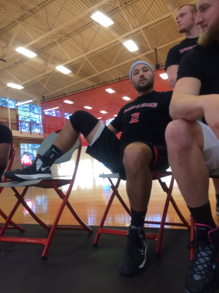 Reddie_Willing's tweet photo. @Gregpryor2 is reddie for his last HSU intramural basketball game! #DefendTheCrown #GregBod https://t.co/kNMejZ6u9I