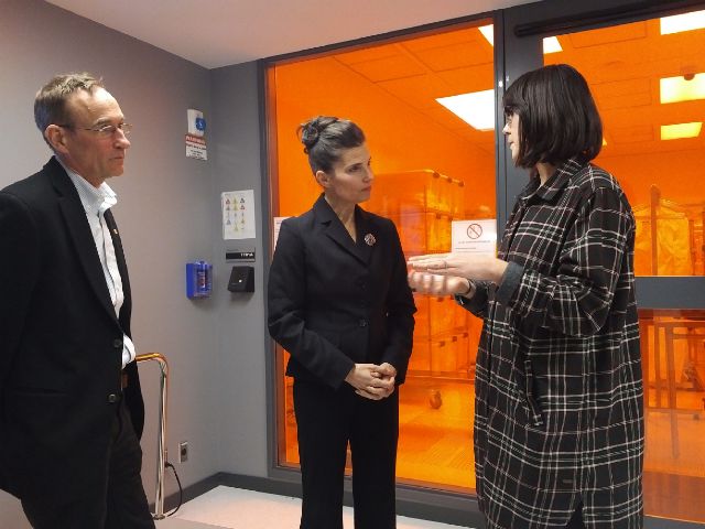 QuantumIQC's tweet photo. The @ScienceMin learns about the Quantum Nanofab at IQC from @coreyraemcrae &amp; Raymond Laflamme #UWaterlooInnovation https://t.co/i6kc49aC8h