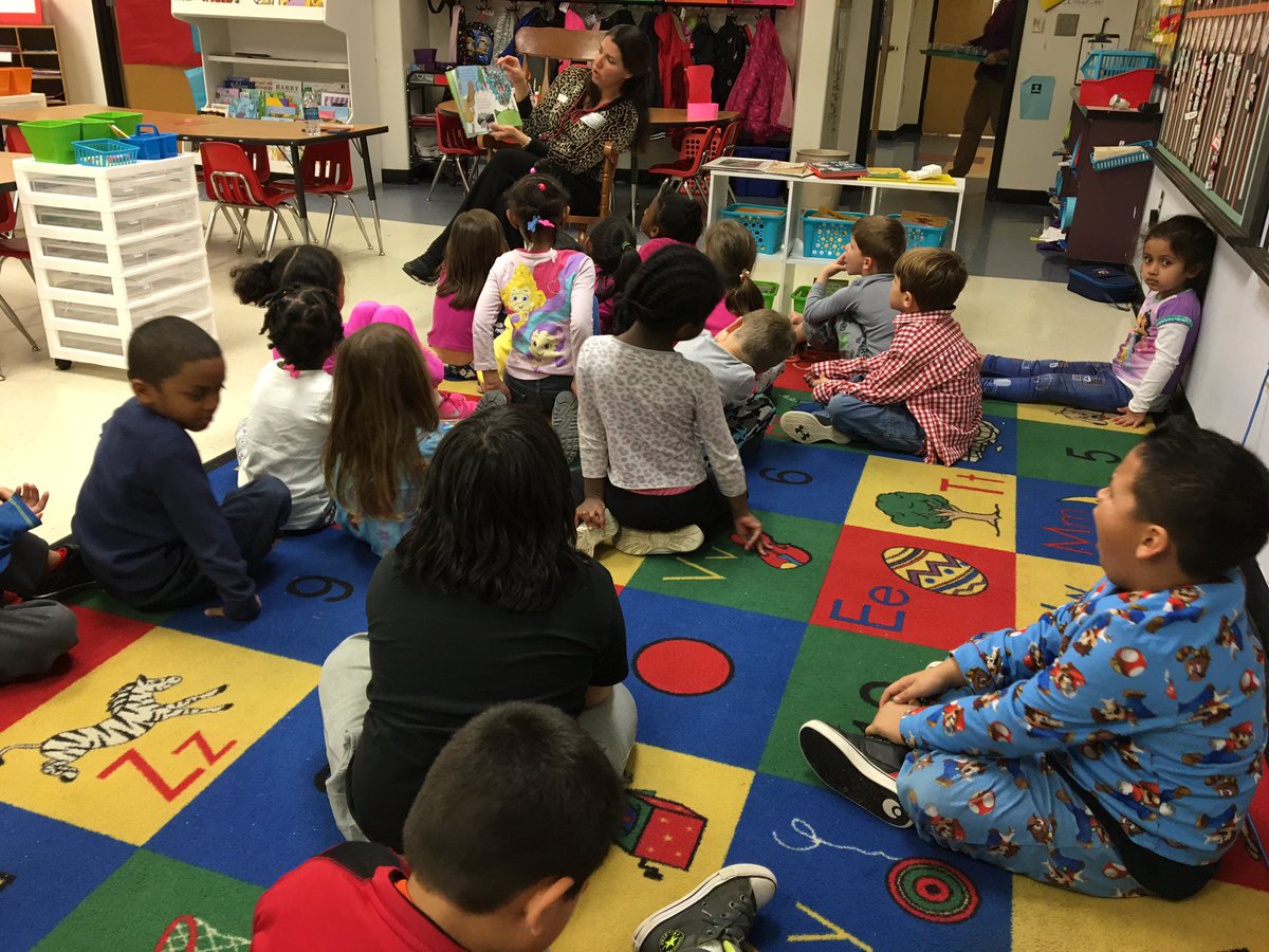 k12_ELA's tweet photo. One fish two fish, green eggs and ham, 5th grade reading buddies and special readers! #whataday #howl4thehuskies https://t.co/kGA9yceSdj