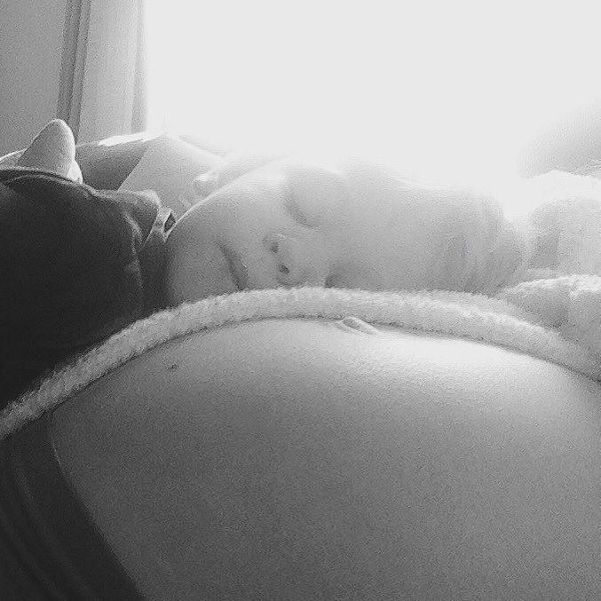 ElleLindquist's tweet photo. #32weekspregnant update is uploading now! Should be up in about an hour! #LittleLindquist https://t.co/kFZlfNcVfu https://t.co/SZinOTWubF
