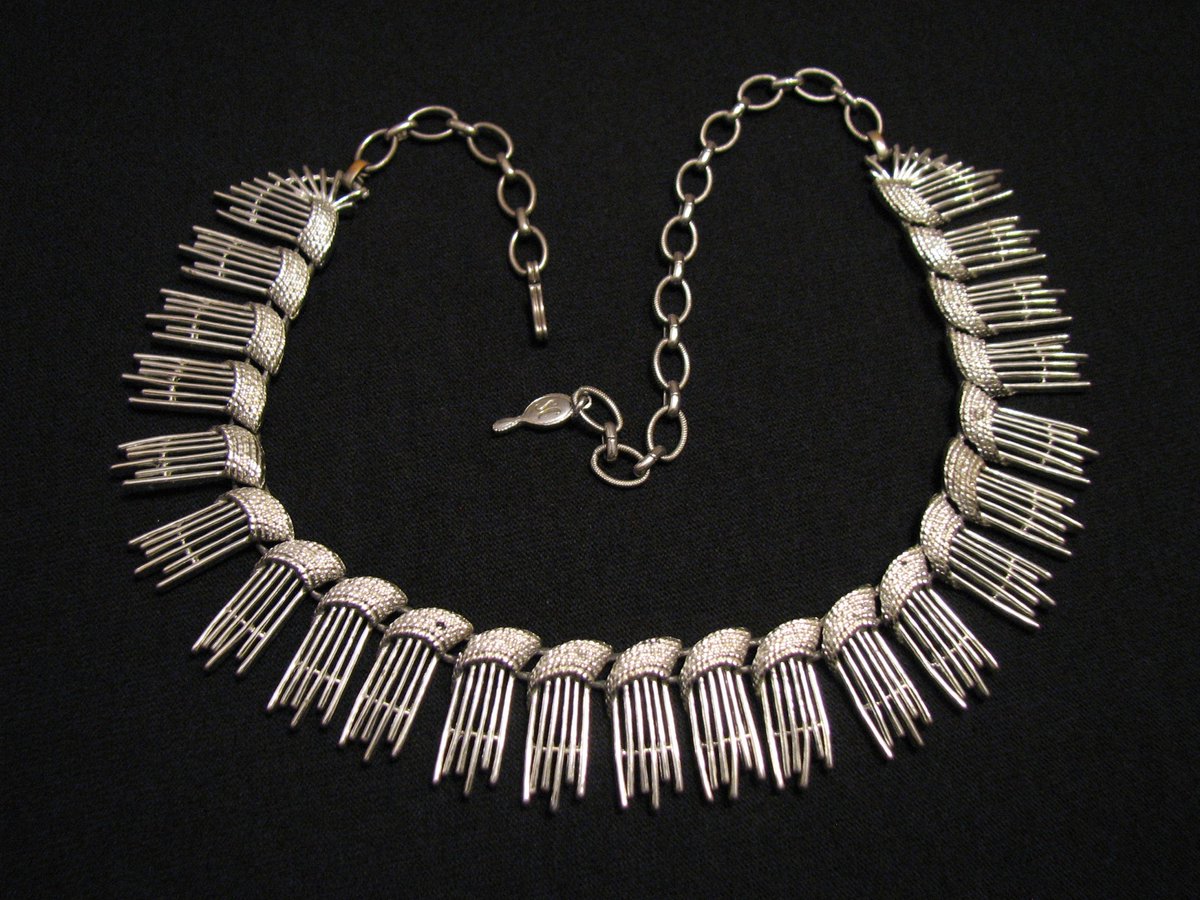 JewelryHoarder's tweet photo. Vintage 1962 Sarah Coventry Simply Elegant Silver Spike Link Choker Necklace https://t.co/LM8kGHTPHt #sarahcov #etsy https://t.co/w9fIF5oicq