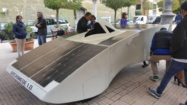 wisesocietyit's tweet photo. L’auto solare è realtà: in Sicilia è in pista “Archimede” https://t.co/SmefFD5Sgn #mobilità #autosolare https://t.co/jy439CKLgQ