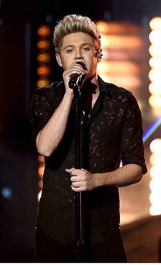 ohnogottaniall's tweet photo. He's hot with and Without glasses🤘���My gosh🙃❤️ https://t.co/syEG3wNy6K