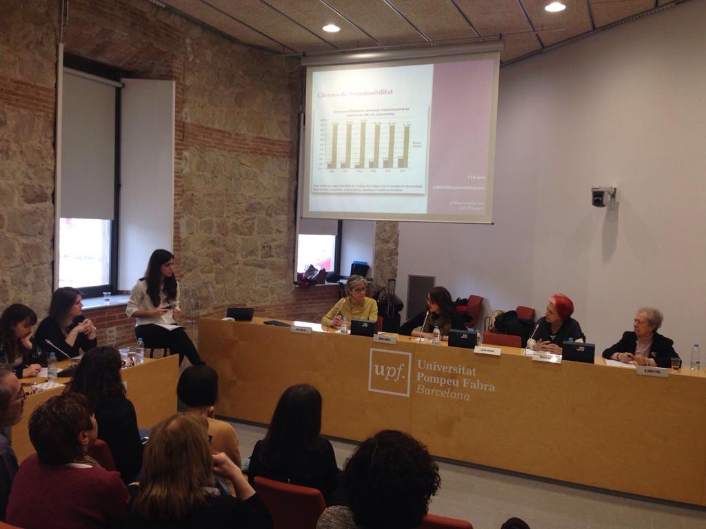 MusesambTraca's tweet photo. Moltes gràcies a tots els assistents a l'acte #DONESsinoesaraquan.Sala plena i aportacions molt interessants #dones https://t.co/rKIAVCs3bj