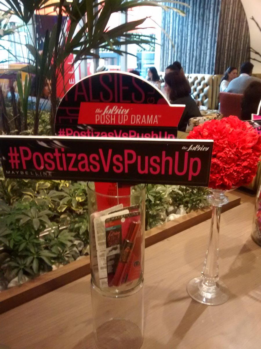 LOmRecomendable's tweet photo. Hoy conocimos la nueva máscara para #pestañas #PushUp de @Maybelline ¡Está sensacional! #PostizasVsPushUp https://t.co/VrtReDZv6d