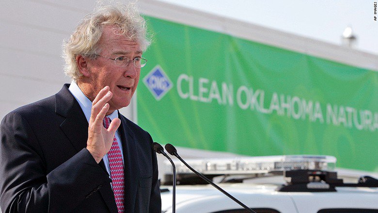 CNN's tweet photo. Police: Ex-Chesapeake Energy CEO Aubrey McClendon, indicted yesterday, died in a car crash https://t.co/aqhude5RGe https://t.co/1zO2iXFPHM