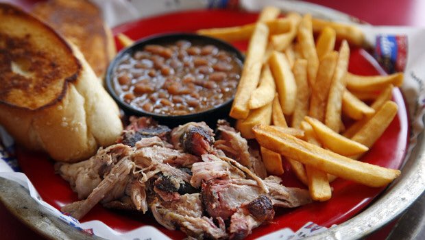 Don't get up, get it delivered!! #OrderUp <a href="/BandanasBBQ/">Brad</a> #BBQ #yum 🍴❤️🔥