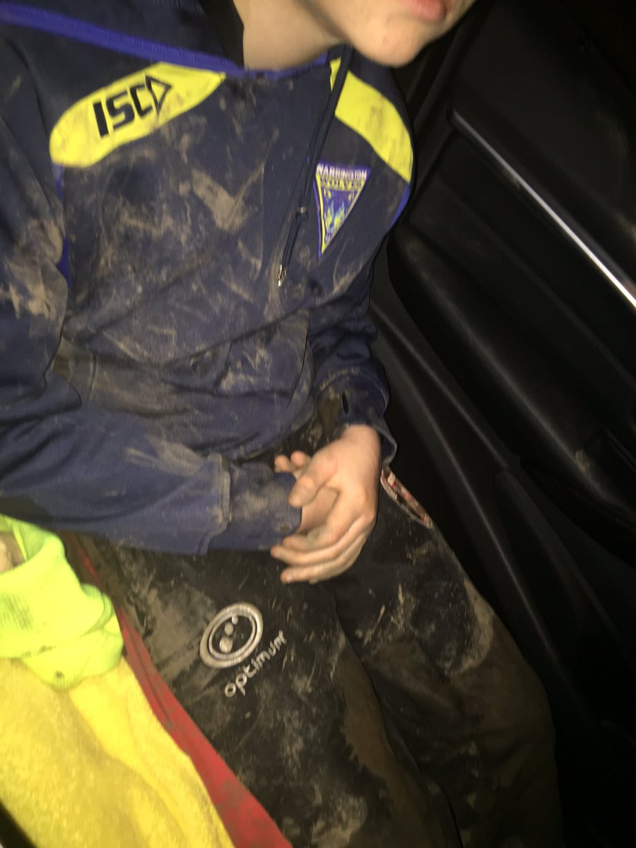 vicky_hall7's tweet photo. Summer Rugby Training #THC #Under13's @ReeceBriers6 @briers6 ππ #ThickMud https://t.co/j0RJFT4bWY