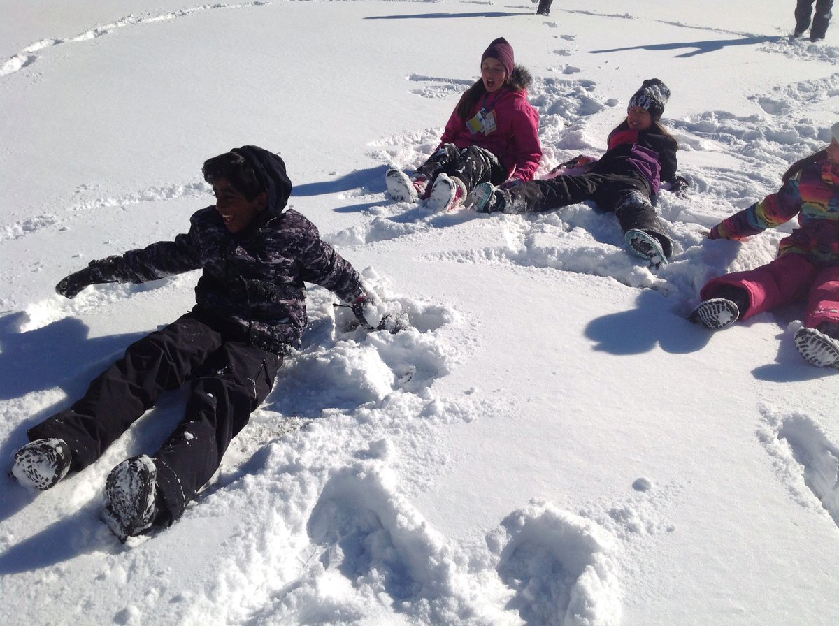 FrancaGenco's tweet photo. Fresh air fun and activity at the parkπ@westrougetdsb #tdsb #healthandphysed https://t.co/gtT1pT9GlR