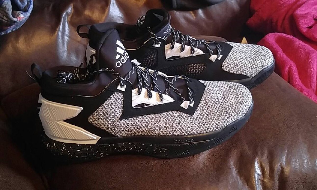 qjenkins30's tweet photo. In love with my D Lillard 2's #dlillard2static https://t.co/lDE0A8m16W