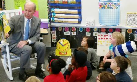 VDOE_News's tweet photo. State Supt. Steve Staples shares a Dr. Seuss story with students at Stonehouse Elem. @WJCCSchools #ReadAcrossAmerica https://t.co/hgN98mrET2
