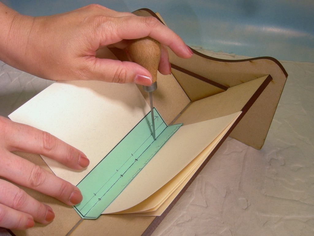 misskissymissy's tweet image. Check out my #bookbindingtool at missyboschstudio.etsy.com