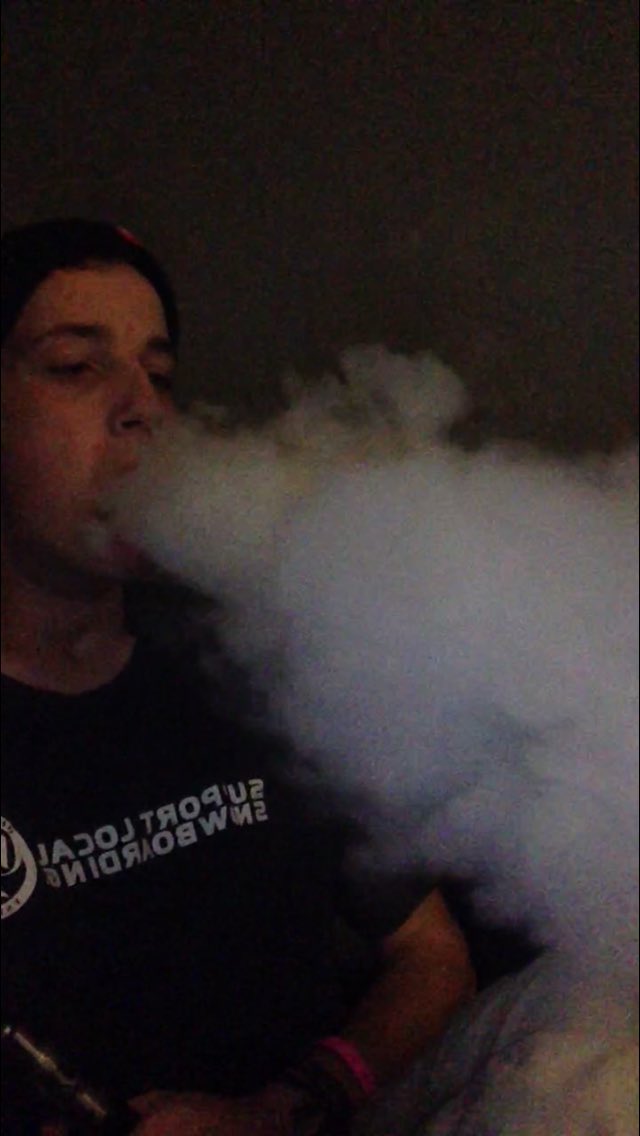 LoverVape's tweet photo. So its been awhile since i last posted so lets see some clouds from my followers https://t.co/HXcUbCdMrQ