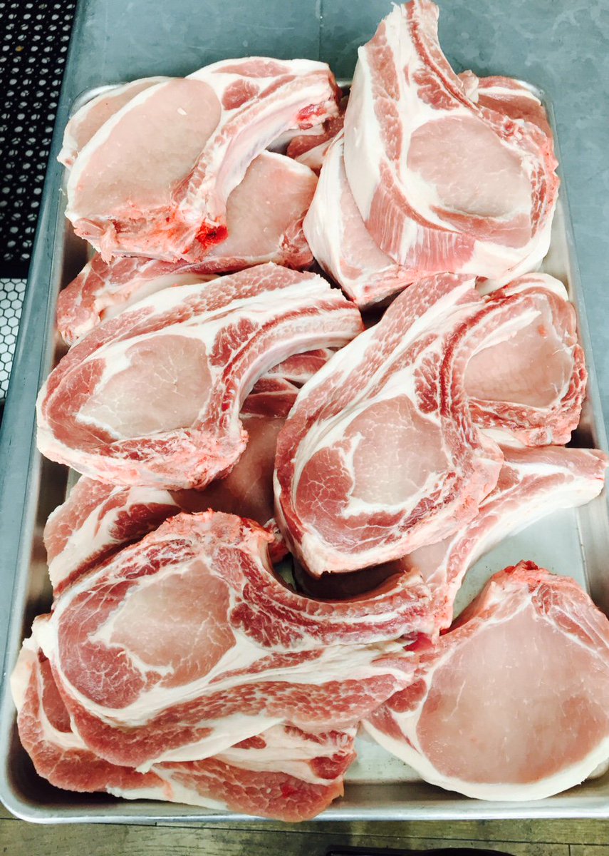 ShopLittleVine's tweet photo. New Berkshire Pork Chops coming in today! #BershirePork #LittleVine #LittlePig #NorthBeach #SanFrancisco https://t.co/ODQwnXUhuw