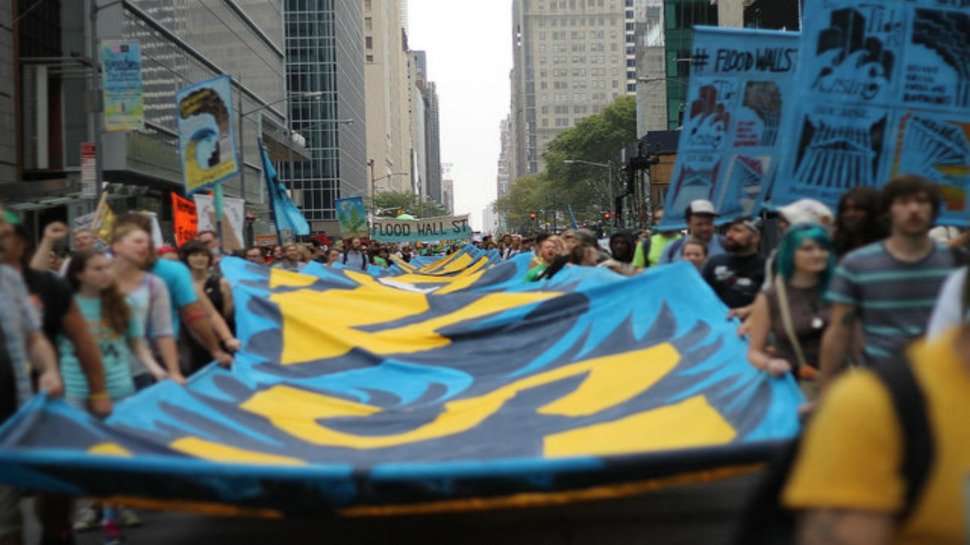 powershiftnet's tweet image. Investing in fossil fuels cost New York $5 BILLION over last 3 years. Better #divest soon! buff.ly/1QstH4C