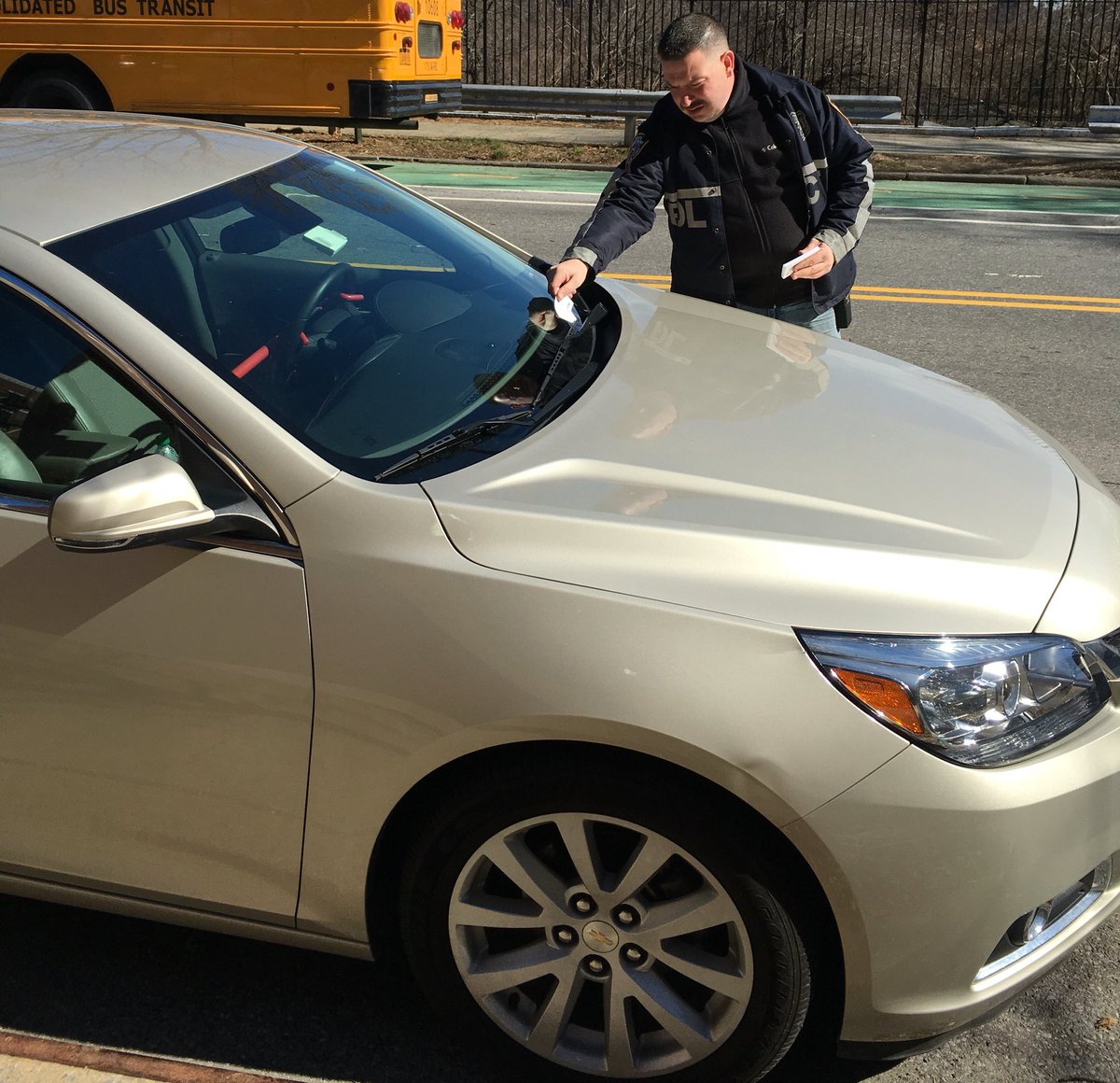 NYPD33Pct's tweet photo. 33 Pct Crime Prevention Officer out reminding #Wahi residents not to leave valuables visible when parking your car. https://t.co/M8eP0CaKgn
