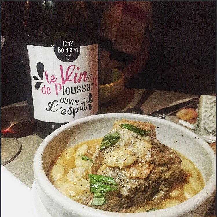 FoodieDateNight's tweet photo. Pork Shoulder & Ploussard🍷#Bornard @bar_loic https://t.co/Bii7KVaJlm