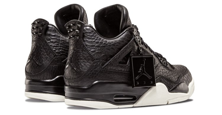 ComplexBets's tweet photo. The Air Jordan 4 Premium is almost here https://t.co/sgM7W0scl6 https://t.co/2CUnctrImf