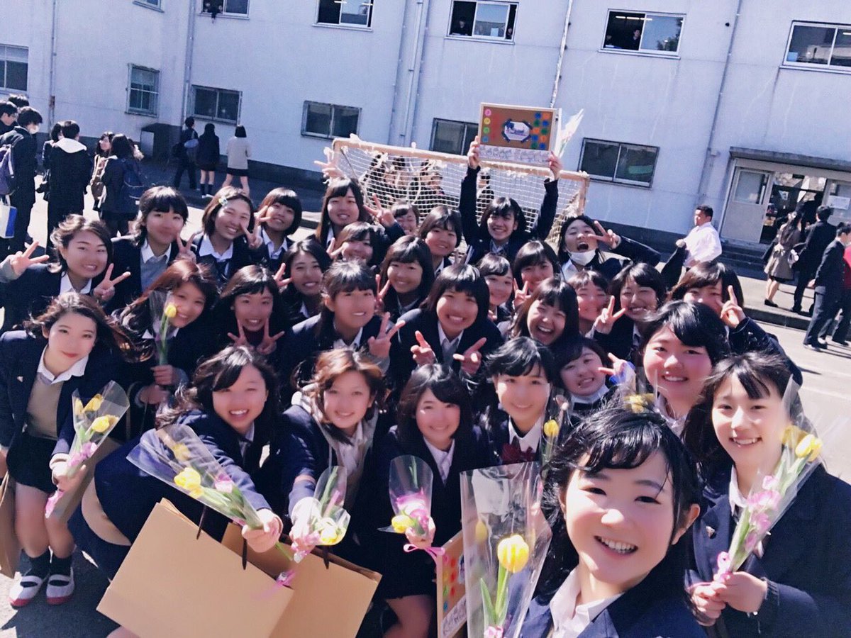 shoostabot's tweet photo. あんじぇありがとう！
バナナも１年生もありがとう
みんなだいすき。
最後はやっぱりららららくろす
楽しかった💓嬉しかった💓
ラクロス部への愛が溢れた
卒業式でした♪（ｖ＾＿＾）ｖ
列になって階段降りたの
楽しかった😀🍇🍑🍉🍊🍎 https://t.co/xDUmh3ijt5