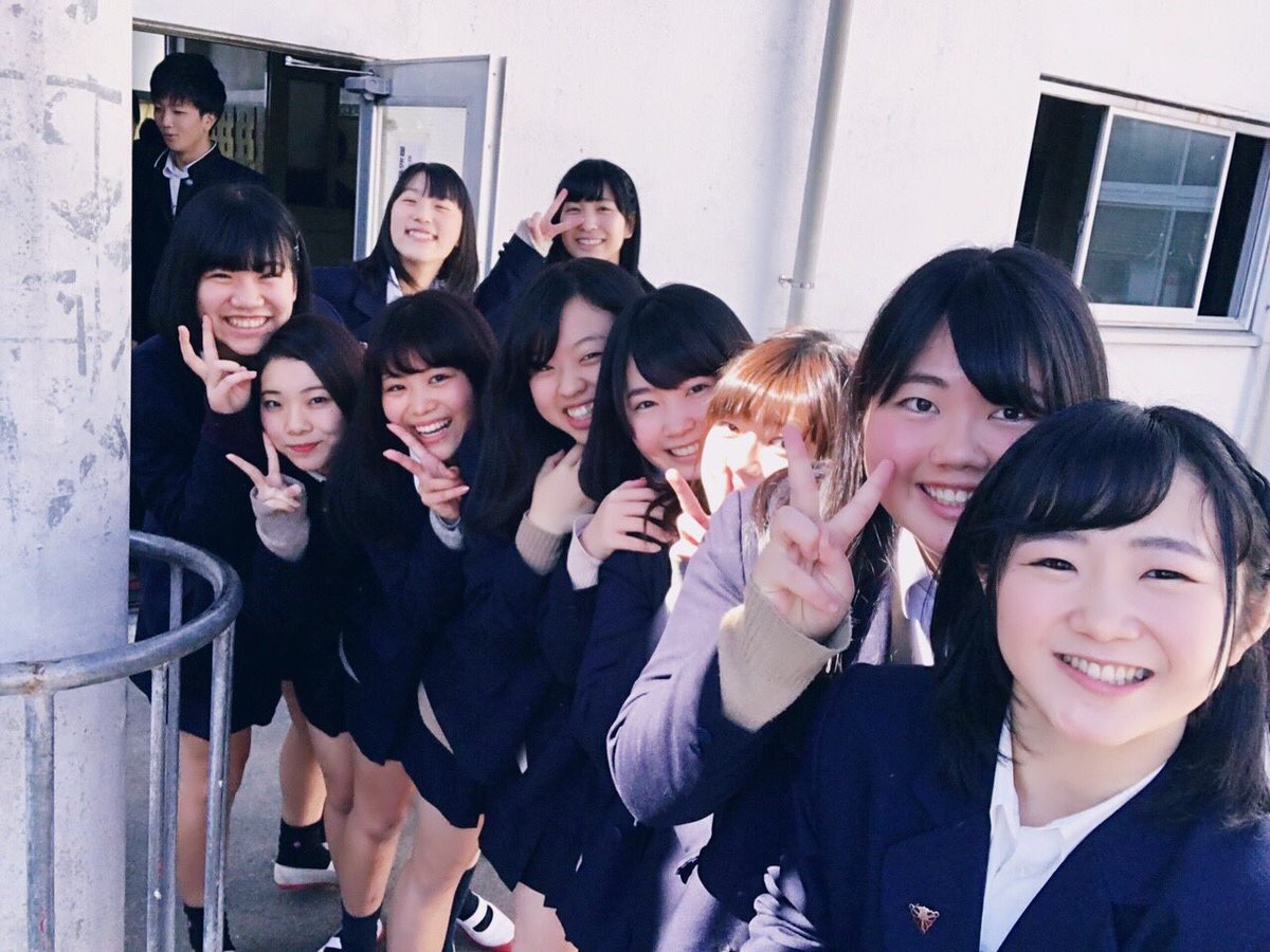 shoostabot's tweet photo. あんじぇありがとう！
バナナも１年生もありがとう
みんなだいすき。
最後はやっぱりららららくろす
楽しかった💓嬉しかった💓
ラクロス部への愛が溢れた
卒業式でした♪（ｖ＾＿＾）ｖ
列になって階段降りたの
楽しかった😀🍇🍑🍉🍊🍎 https://t.co/xDUmh3ijt5