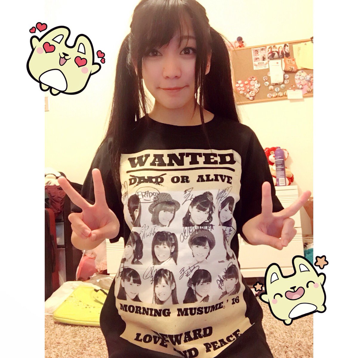 PyonMicchi's tweet photo. I want to wear this out but I have to preserve their signatures asdfghjk https://t.co/2PiqhacQgz
