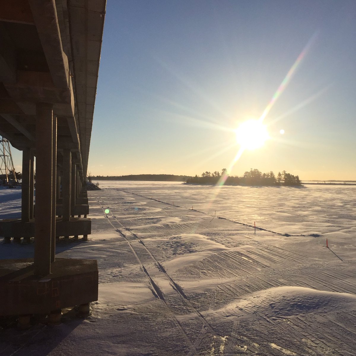 29_SteveO's tweet photo. Beautiful day for work but can't wait for open water! https://t.co/vErM1krUpA