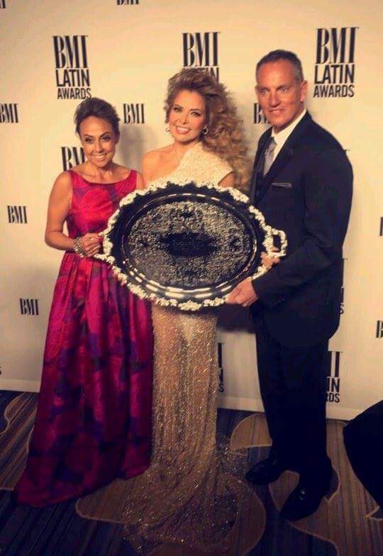FansTrevianos's tweet photo. Felicidades por un logro mas Gloria personas como tu  ya no hay muchas 😍 @bmi 
#GloriaTreviBMIAwards @GloriaTrevi https://t.co/nU6FrEymTd