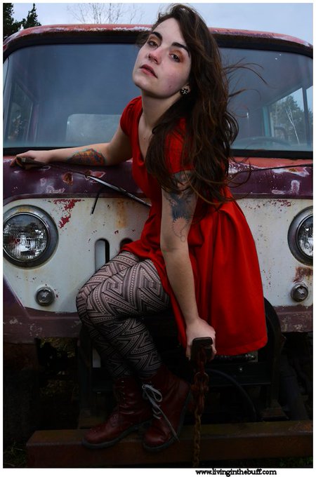 #ThrowbackThursday to a shoot i did in 2013 in a junk yard.. I loved all the cool old cars and that rocking<a href="/tag/throwbackthursday"class="tags">#ThrowbackThursday</a>