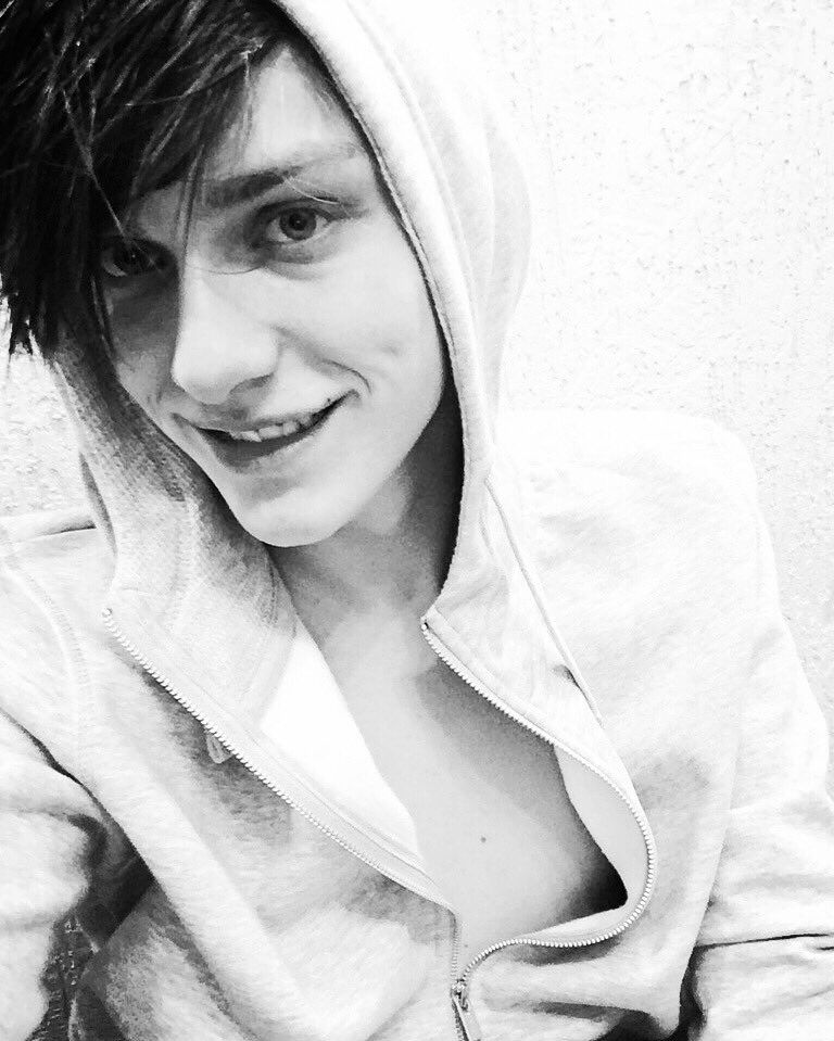 EvenPeter's tweet photo. Good evening everyone! 🙃😍 
#model #good #evening #love https://t.co/L5rb0FuC6X