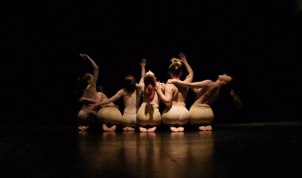 KiriLeah's tweet photo. Movement of the back #NakedTruth https://t.co/v0dPqF7BYd
