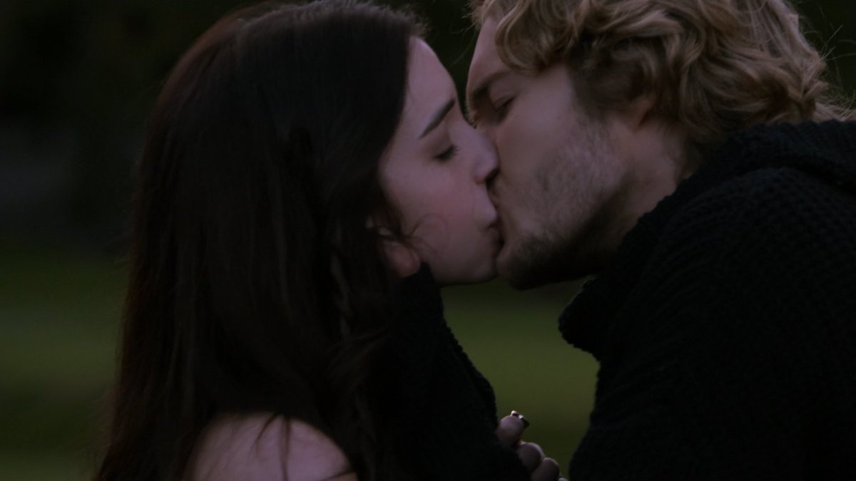 faveship's tweet photo. francis and mary - reign https://t.co/sXT7xpI9V8