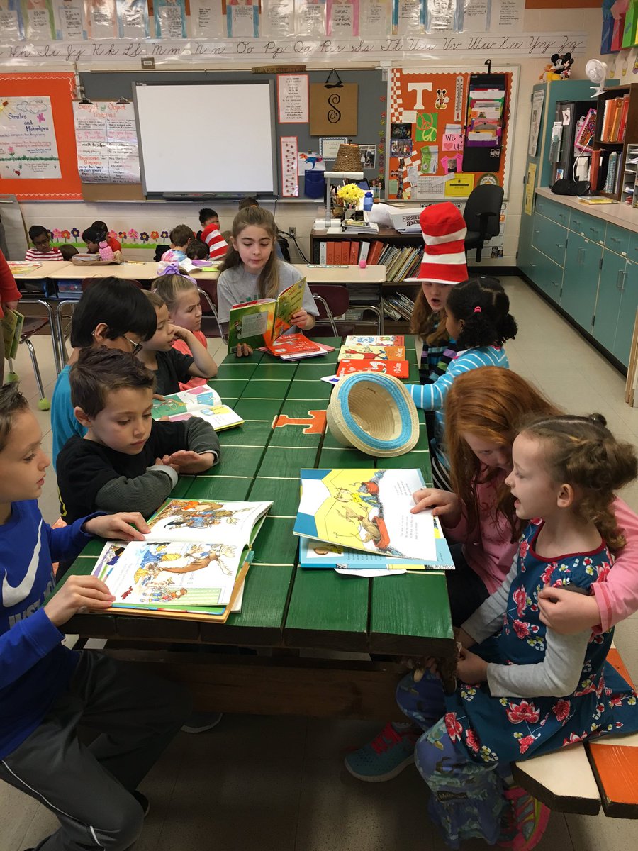 wcsEESds's tweet photo. Reading with our reading buddies!
#DrSeussDay #ReadAcrossAmerica https://t.co/9J9ovFo7yq