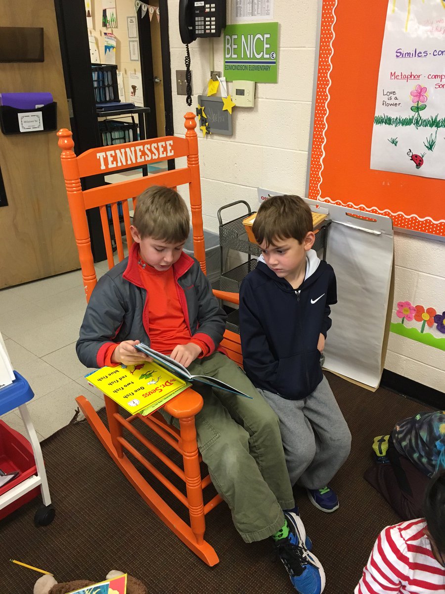 wcsEESds's tweet photo. Reading with our reading buddies!
#DrSeussDay #ReadAcrossAmerica https://t.co/9J9ovFo7yq