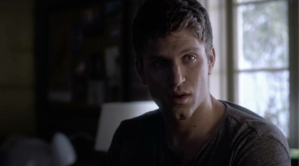 ArmySource's tweet photo. All the #Spoby feels last night #Spobyflashback if you didn't cry you're not a real shipper!!! I have hope! #PLL https://t.co/G4Idphc9Co