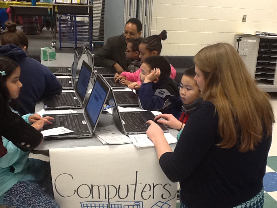 LortonStationES's tweet photo. Learning about literacy on the computers with Mrs. Hathaway at Literacy Night.  #LSESPics https://t.co/K9CSCNeEuy