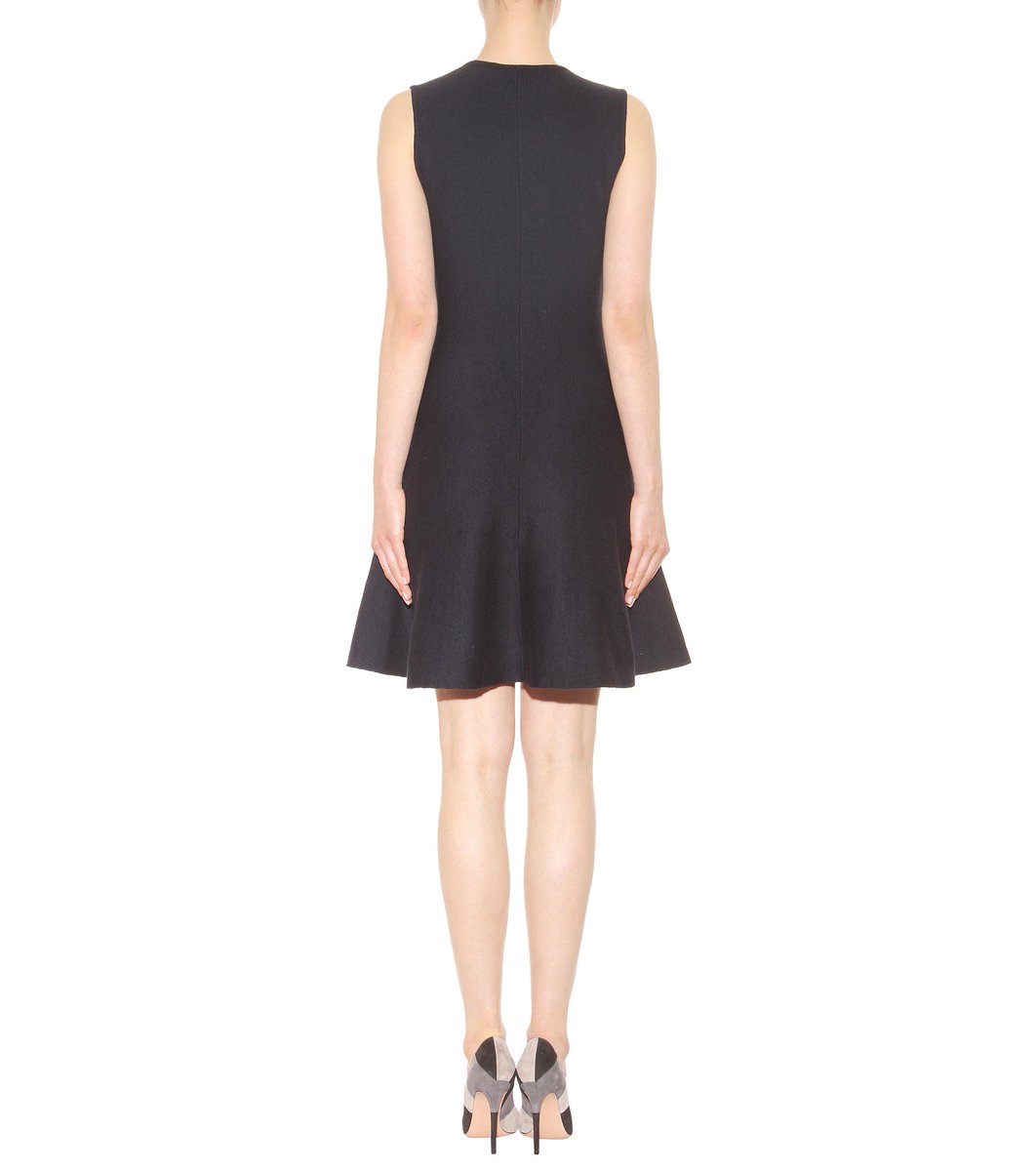 VB_collections's tweet photo. #VictoriaBeckham #VB_Collections #VBPreSS16 Victoria Beckham Black knitted dress €1225 https://t.co/E2epVjTjtr https://t.co/2oHGATdCk6
