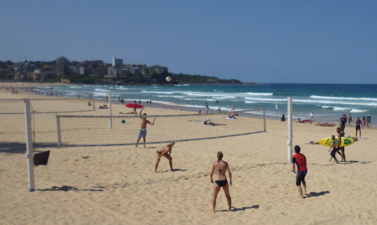 LexiRamirez89's tweet image. Volleyball on Manly beach #stillgotit #boxgap #sunsoutbunsout #sandychina #exmonkeyballpro #eatlovedontpray #manly