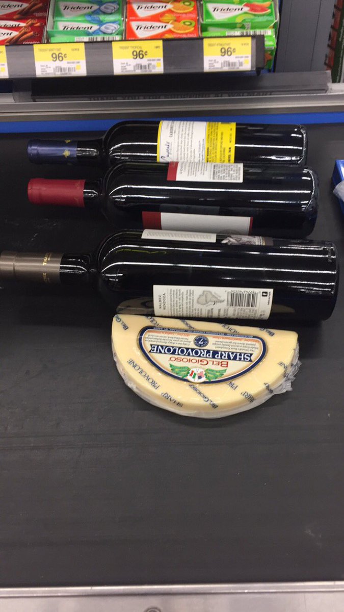 JPAC917's tweet photo. When the cashier realizes you're a twin but still says, "ya'll aren't related though? Ya'll don't look like twins" https://t.co/u8bAUvuFfg