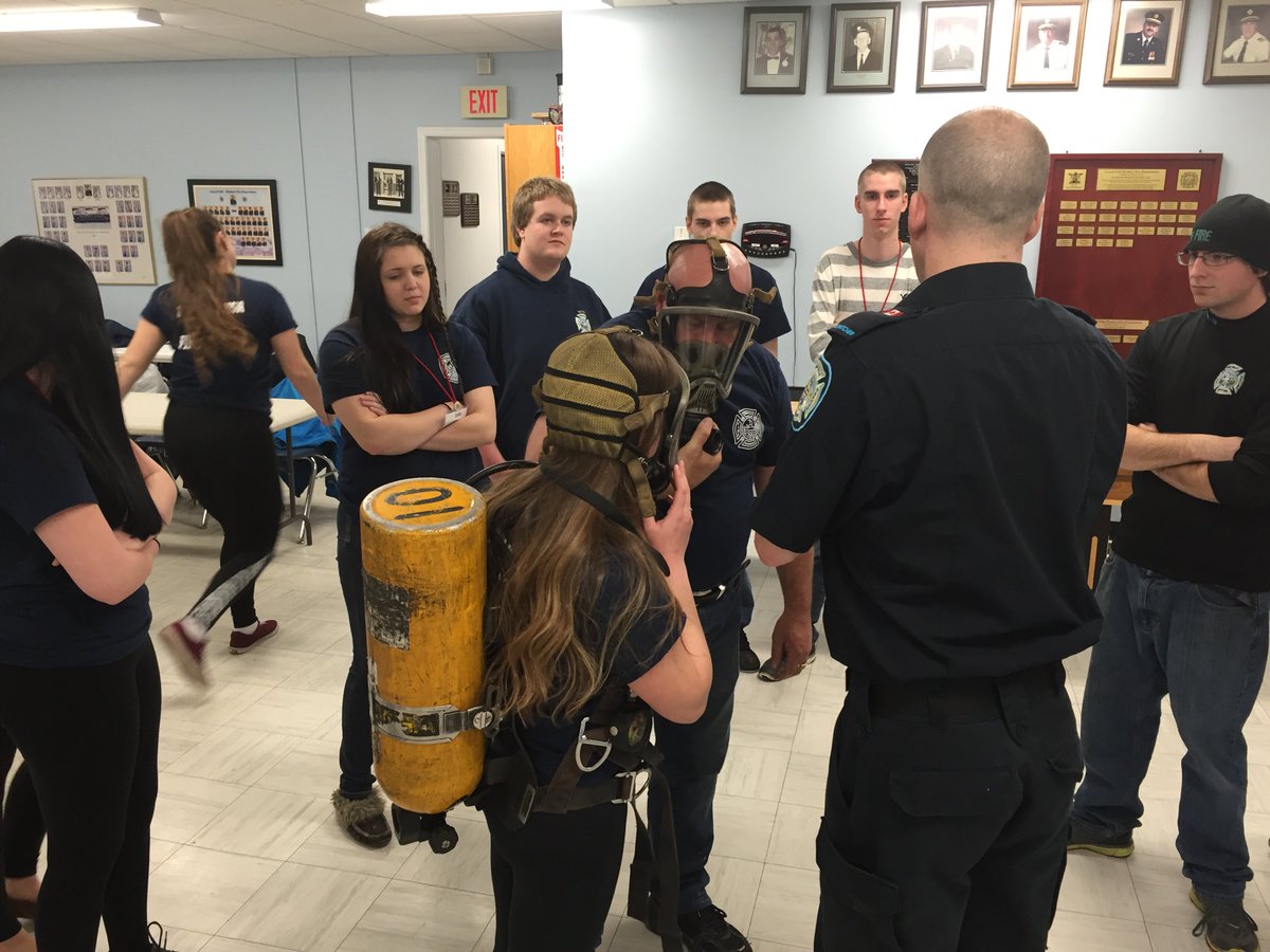 FirechiefVince's tweet photo. GFWFIRE #YFTP program tonight - our high school students are introduced to breathing apparatus for the first time! https://t.co/XfdJPKAjxO